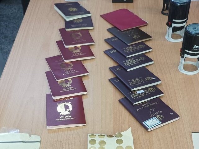 پاسپورتهای جعلی کشف شده انهدام باند جعل پاسپورت و مدارک ویزا