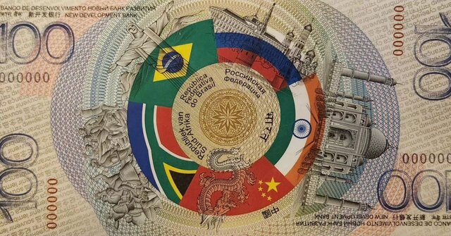 اسکناس نمادین بریکس اقدام سمبلیک سفیر روسیه در آفریقای جنوبی با رونمایی از اسکناس بریکس
