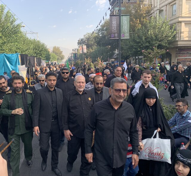 پیادهروی جاماندگان اربعین با حضور مردم تهران