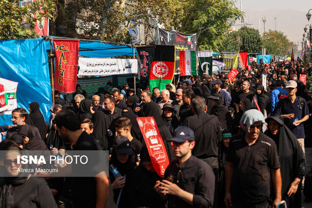 از مسئولان کشوری تا کودکان و نوجوانان در پیادهروی جاماندگان اربعین + عکس و فیلم