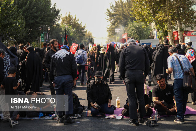 از مسئولان کشوری تا کودکان و نوجوانان در پیادهروی جاماندگان اربعین + عکس و فیلم