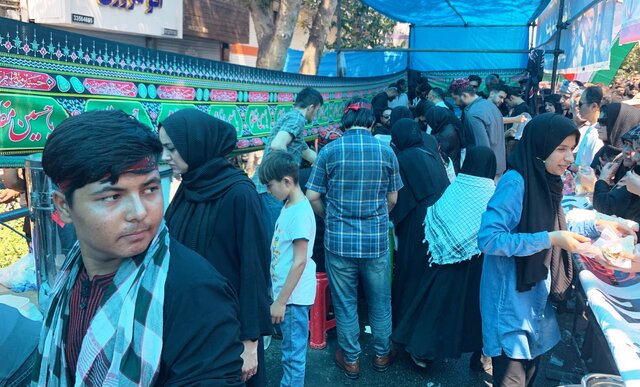 موکب خارجیها وسط تهران! + عکس