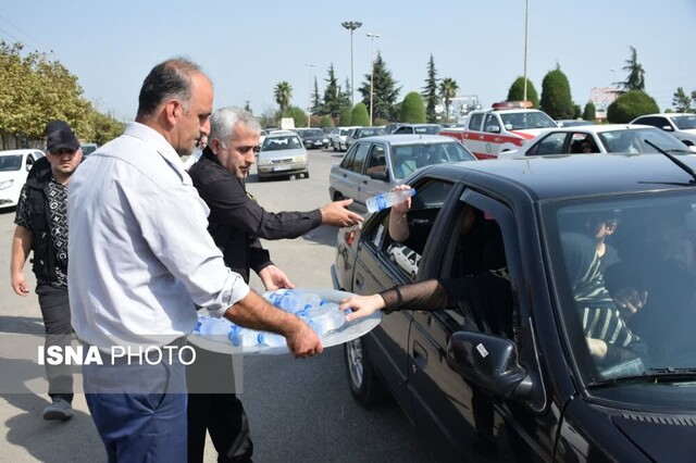 تصاویری از راهپیمایی ۱۲ کیلومتری اربعین حسینی در شهر مرزی آستارا