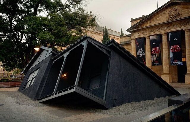 خانهای که از آسمان سقوط کرد + تصاویر خانهای که از آسمان سقوط کرد + تصاویر