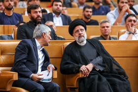 سید ابراهیم رییسی، رییس جمهور و کیومرث هاشمی، سرپرست وزارت ورزش و جوانان در مراسم تجلیل از مدالآوران و قهرمانان ورزشی