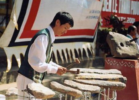 ۸ ساز عجیب دنیای موسیقی که تا به حال ندیدهاید!