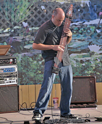 ۸ ساز عجیب دنیای موسیقی که تا به حال ندیدهاید!