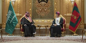 تأکید سلطان عمان و ولی‌عهد عربستان بر گسترش همکاری‌های دوجانبه