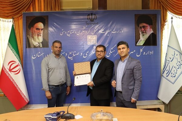 صدور اولین پروانه فعالیت انجمن حرفهای دفاتر خدمات مسافرتی و گردشگری استان سمنان صدور اولین پروانه فعالیت انجمن حرفهای دفاتر خدمات مسافرتی و گردشگری استان سمنان