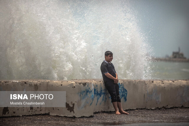 آغاز بارندگی شدید در گیلان/ ارتفاع موج در سواحل استان برای فردا بین یک تا ۱.۵ متر