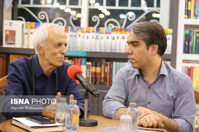 نگاهی به مستند ایران، یک انقلاب سینمایی