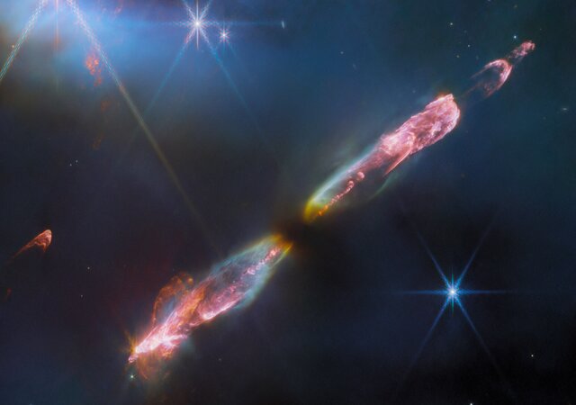 تصویر خیرهکننده جدید جیمز وب از یک ستاره جوان