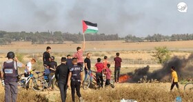 تظاهرات فلسطینیان در شرق غزه و درگیری با اشغالگران/ ۱۲ تن زخمی شدند