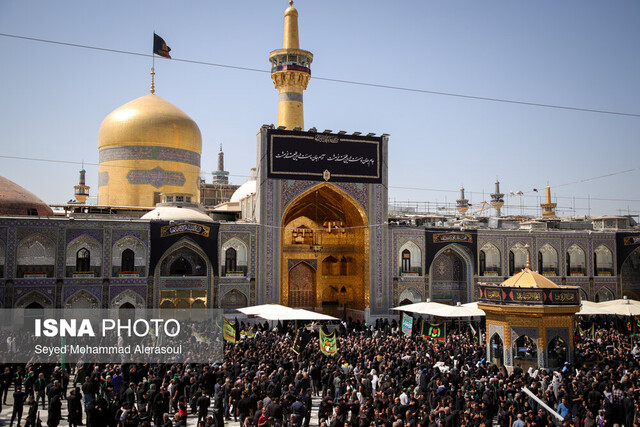 عکس از آرشیو ویژه برنامههای عزاداری سالروز شهادت امام عسکری(ع) در حرم مطهر رضوی