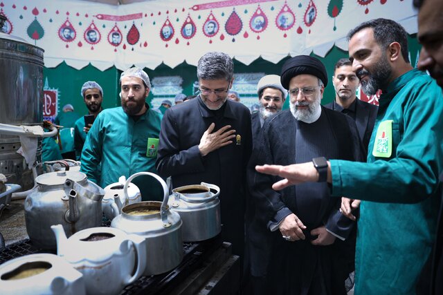 بازدید رئیس‌جمهور از مواکب حرم مطهر رضوی و چایخانه امام حسن مجتبی(ع)