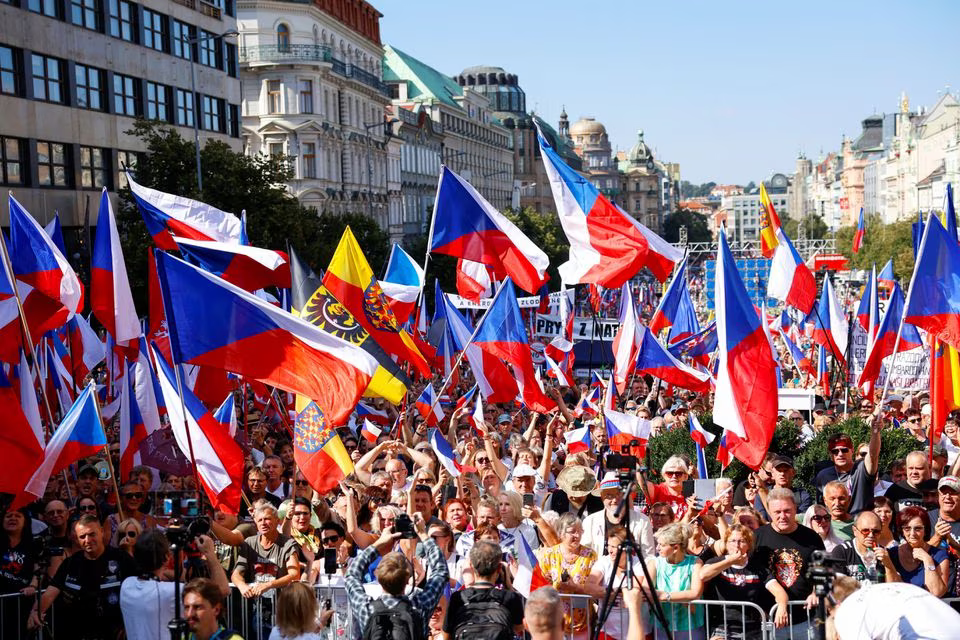 اعتراض به دولت چک به دلیل حمایت نظامی از اوکراین