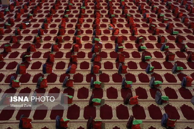 توزیع ۳۰۰۰ بسته لوازم التحریر بین دانش اموزان بی بضاعت یزدی