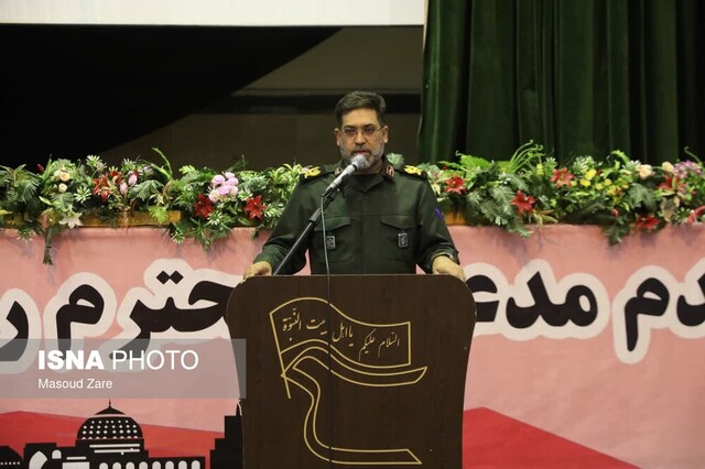 توزیع ۳۰۰۰ بسته لوازم التحریر بین دانش اموزان بی بضاعت یزدی