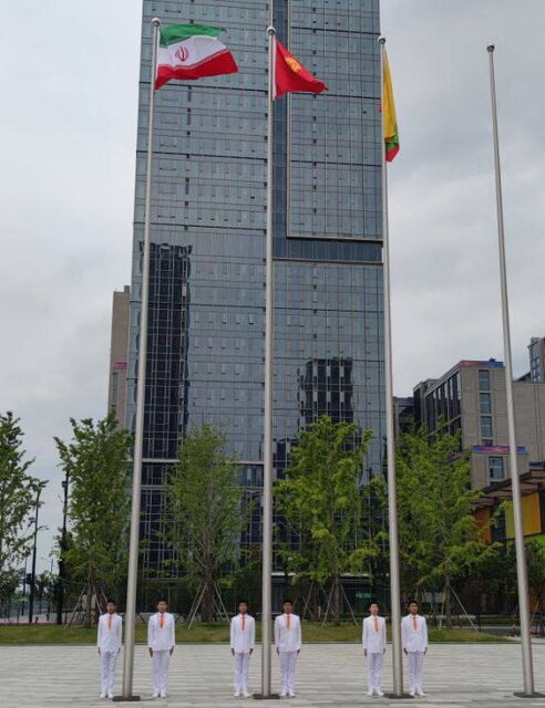 اهتزار پرچم ایران در دهکده بازیهای آسیایی هانگژو/ پاکدامن مشعل حمل کرد