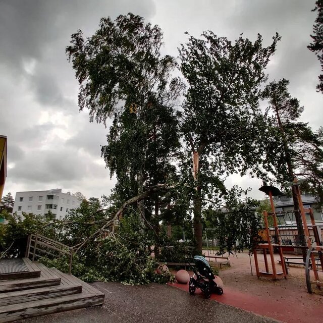 طوفان شدید در فنلاند و قطعیِ برقِ هزاران خانه