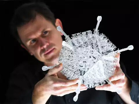 مردی که عاشق ویروسهاست! + تصاویر