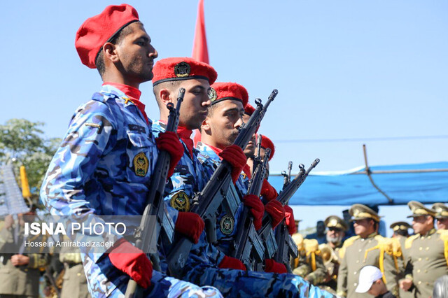 عکس آرشیوی برگزاری صبحگاه مشترک نیروهای مسلح در پاکدشت