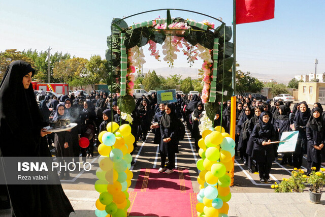 میدان امروز در حوزه فرهنگی مدارس و دانشگاه‌ها هستند