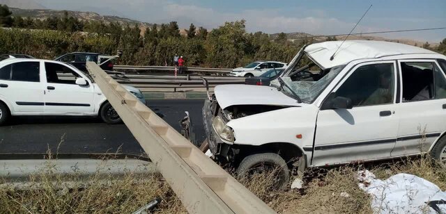 عکس تزئینی است برخورد مرگبار پراید با تیر برق در بزرگراه شهید بابایی