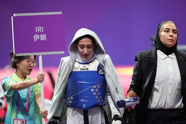 عکس تزئینی است. عذرخواهی هادی ساعی از استاد پیرهادی/ برخورد با متخلفان در کمیته انضباطی