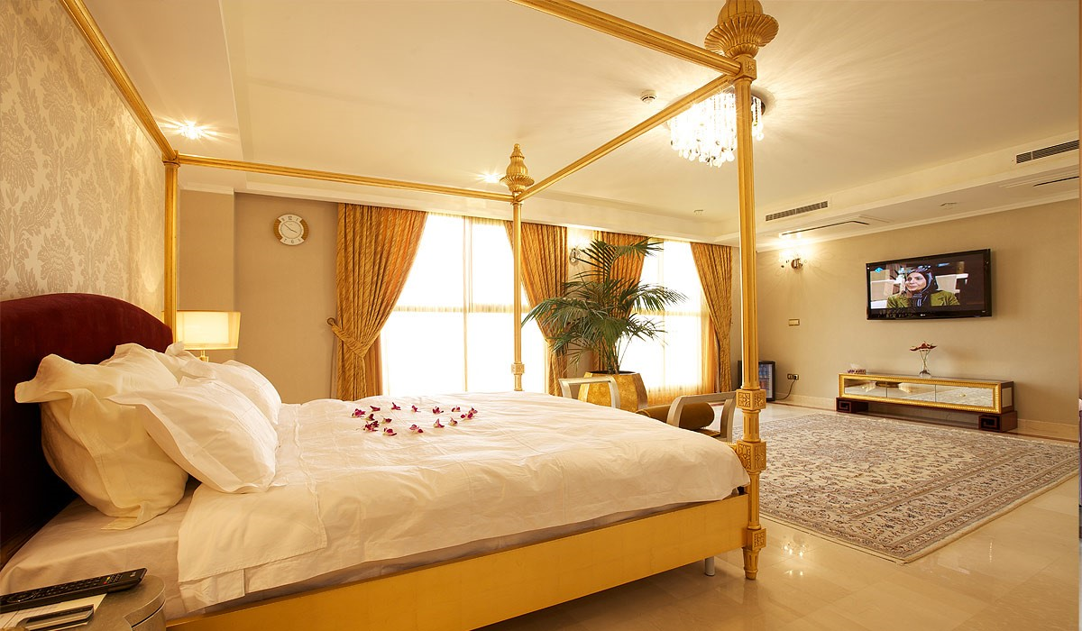 هزینه یک شب اقامت در هتل پارسیان آزادی