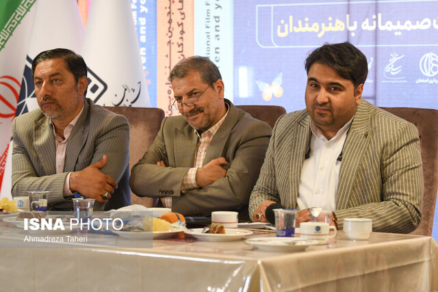 نشست مسئولان جشنواره فیلمهای کودکان با هنرمندان اصفهان