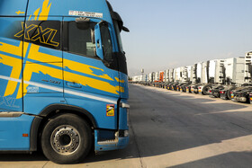 انبار کامیون‌های کشنده در گمرک تهران