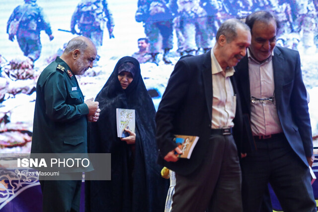 ماهواره تصویربرداری «نور ۳» با موفقیت پرتاب شد/دفاع مقدس در مجموعه جنگهای متعارف بینظیر است