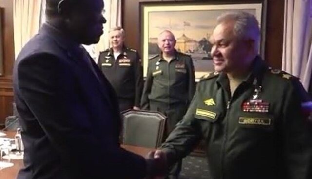 توسعه روابط دوجانبه، محور گفتوگوی وزرای دفاع روسیه و سودان جنوبی