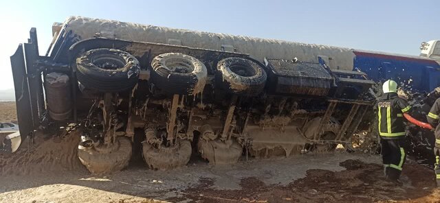 واژگونی تریلی حامل بنزین اتوبان تهران ساوه را مسدود کرد/بازگشایی اتوبان تا دقایقی دیگر