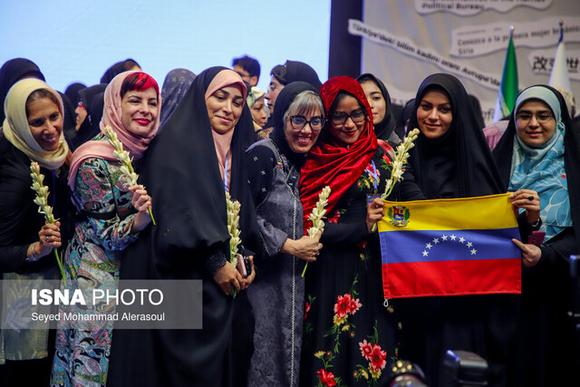 زن ایرانی دارای فرهنگ و اصالت است زن ایرانی دارای فرهنگ و اصالت است