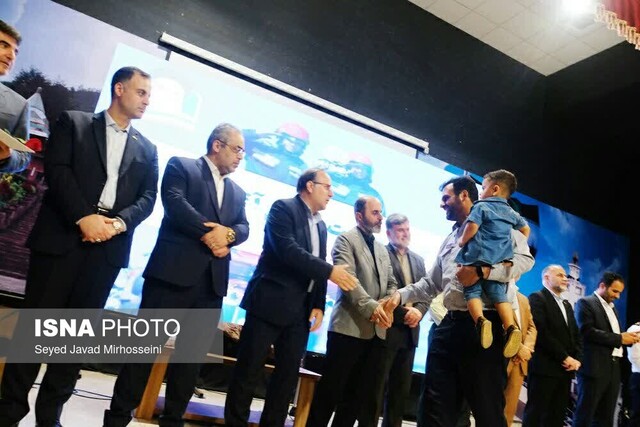 تجلیل از آتش نشان در رشت