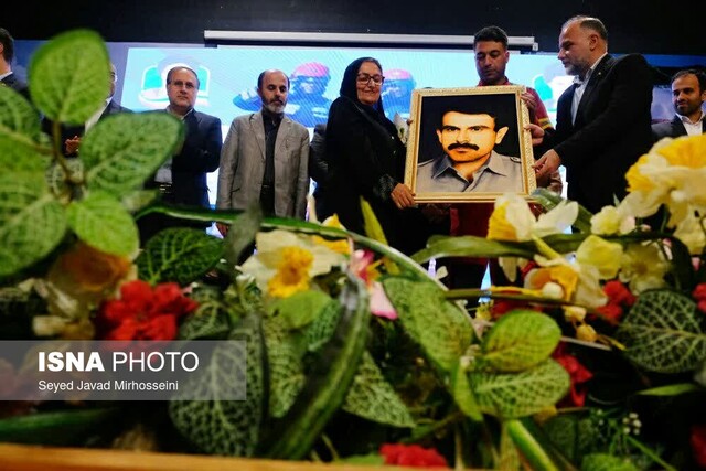 تجلیل از آتش نشان در رشت