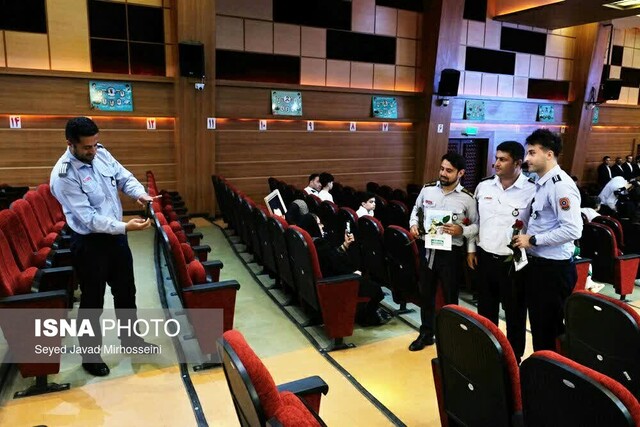 تجلیل از آتش نشان در رشت