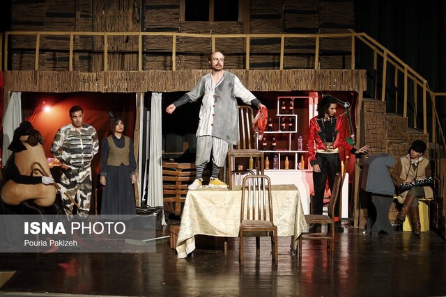 عکس تزئینی است فروش نمایشهای روی صحنه مشهد در هفته سوم مرداد ماه چقدر بود؟