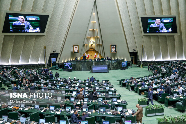 چارچوب پرداخت پاداش مدیران عامل و اعضای هیات مدیره شرکت های دولتی تعیین شد چارچوب پرداخت پاداش مدیران عامل و اعضای هیات مدیره شرکت های دولتی تعیین شد