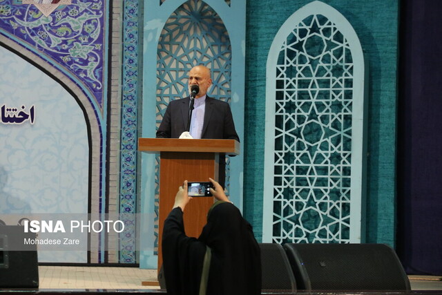 عمل به یک آیه از قرآن انسان را متحول میکند