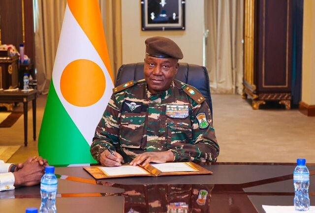 رئیس شورای نظامی نیجر: درباره روابط آتی با فرانسه مردم تصمیم می‌گیرند