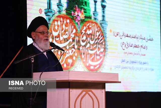 جشن میلاد پیامبر مهربانیها با حضور دانشجویان بینالملل دانشگاه یزد