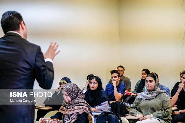 عکس: آرشیو دانشگاه پیام نور بوئین زهرا با قوت به فعالیت خود ادامه میدهد