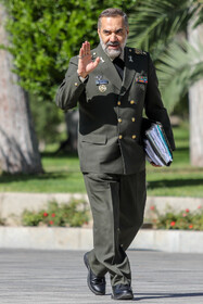 محمدرضا آشتیانی، وزیر دفاع و پشتیبانی نیرو‌های مسلح در حاشیه جلسه هیات دولت - ۱۲ مهر