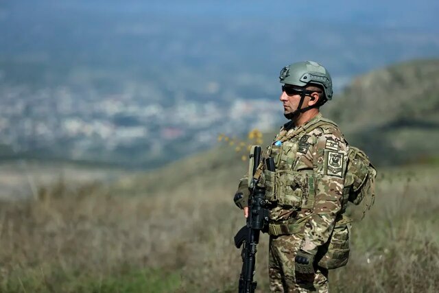 سرباز جمهوری آذربایجان جمهوری آذربایجان سران سابق قرهباغ را دستگیر کرد