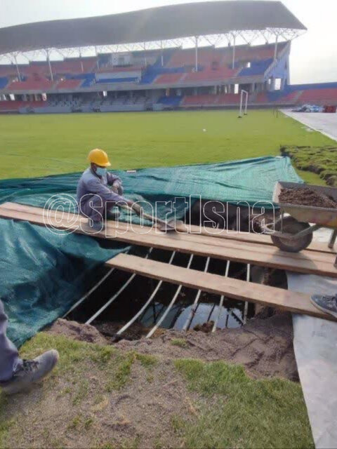 ماجرای باز شدن قنات در چمن ورزشگاه رفسنجان!/ مس - استقلال کجا برگزار میشود؟ + عکس