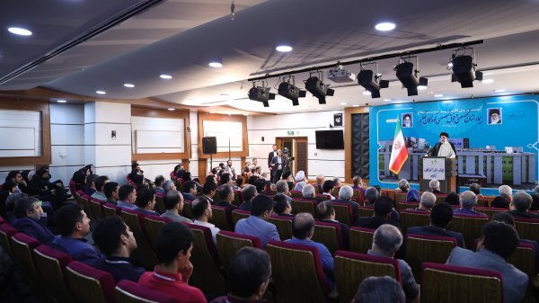 رئیسی: بیش از ۹۵ درصد داروهای مورد نیاز در داخل تولید می شود رئیسی: بیش از ۹۵ درصد داروهای مورد نیاز در داخل تولید می شود