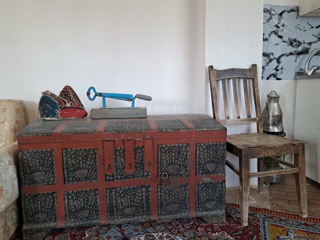 تجربه ای ناب از زندگی در اتاقی خشتی با غذایی محلی